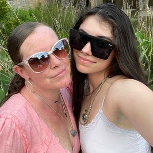 Meet your Posher, Leslie